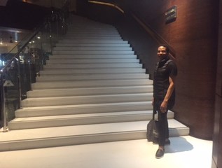 mikey-b-on-le-meridien-grand-stairwell